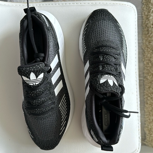 Adidas sneakers - Picture 1 of 1